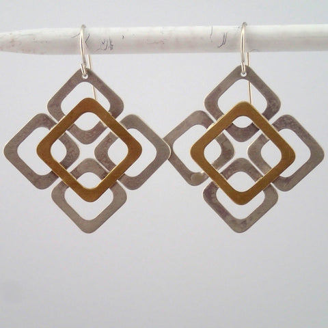 Daisy Chain earrings in silver and brass